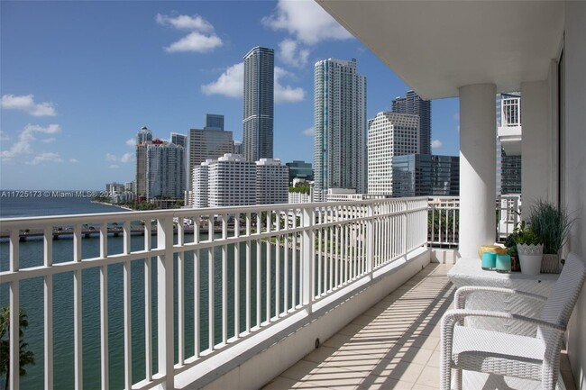 Foto del edificio - 801 Brickell Key Blvd