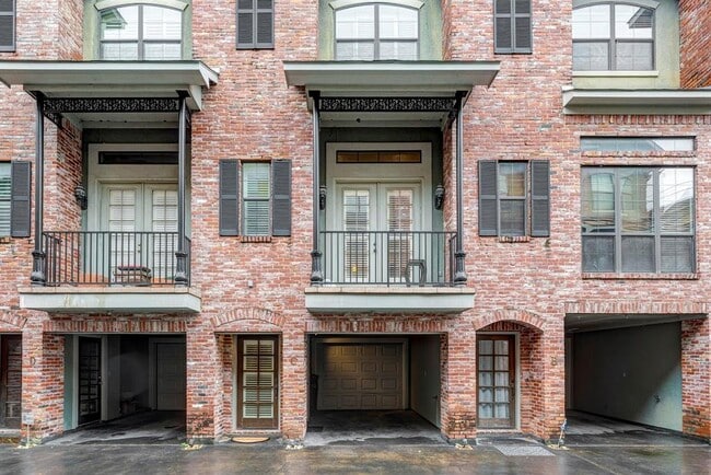 Building Photo - 2346 Camden Dr