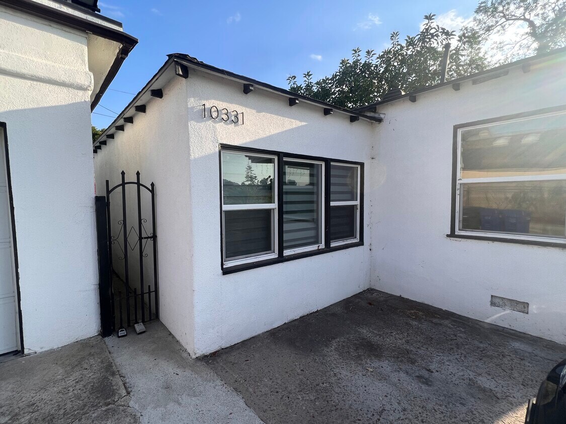 Primary Photo - 10331 Del Rio Rd
