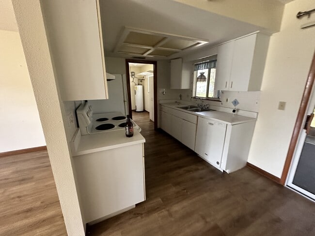 Building Photo - 11150 SW 76th Ave