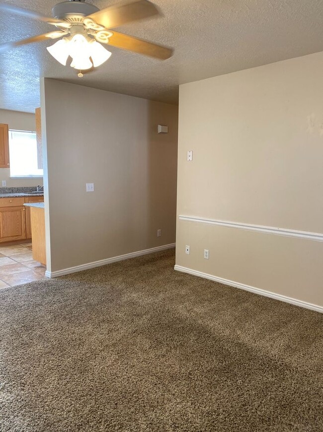 Building Photo - BRENTWOOD CONDO 2 BED 1 BATH