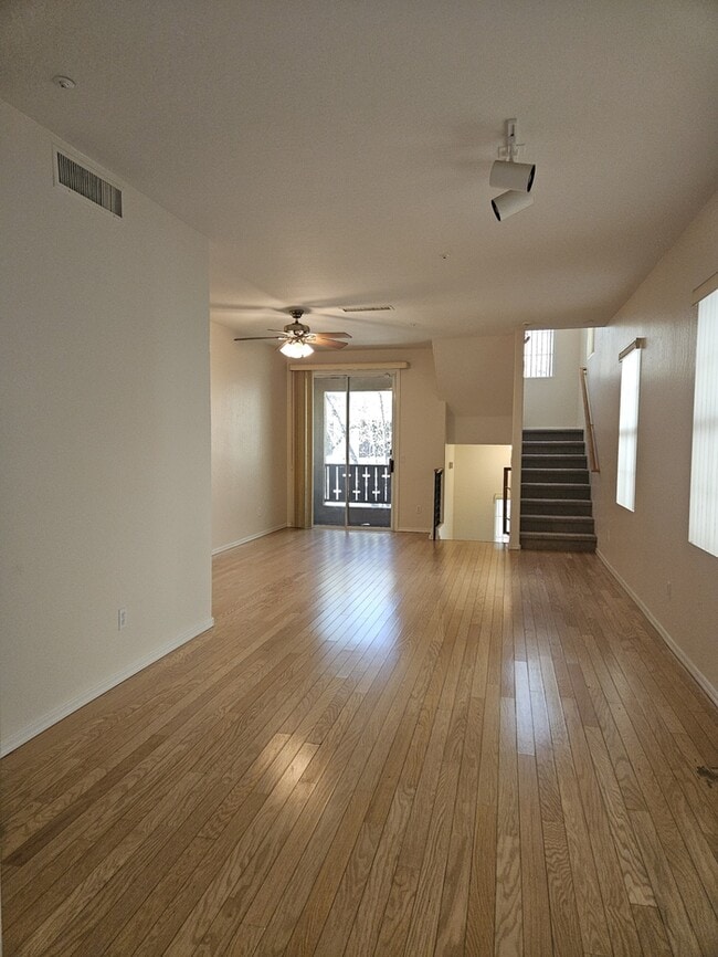 Photo - 3 Bed 3 Bath 2 CG Walking distance to Downtown Gilbert. Great Location Townhome