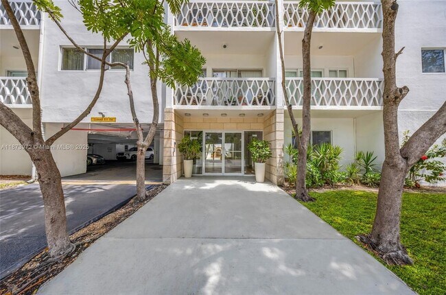 Foto del edificio - 10001 W Bay Harbor Dr