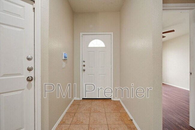 Foto del edificio - 8420 Silverbell Ln