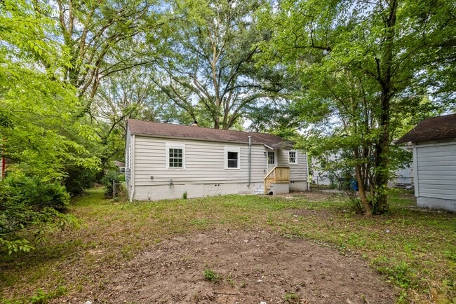 Building Photo - Charming 3 Bedroom, 2 Bathroom house