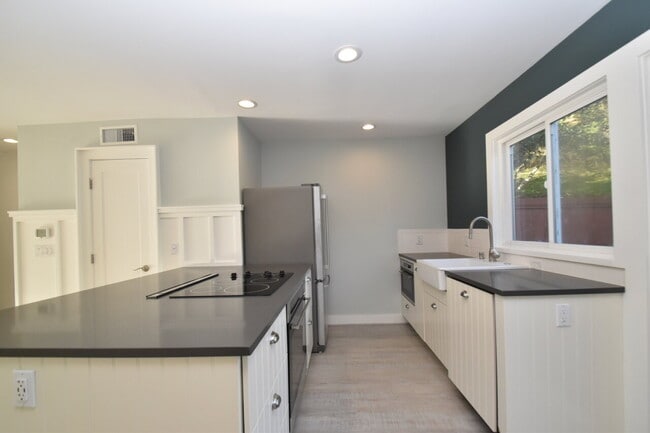 Foto del edificio - Pleasant Valley Condo with Recent Upgrades...