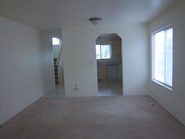 Foto del edificio - Wonderful Newer Construction Home With Gre...