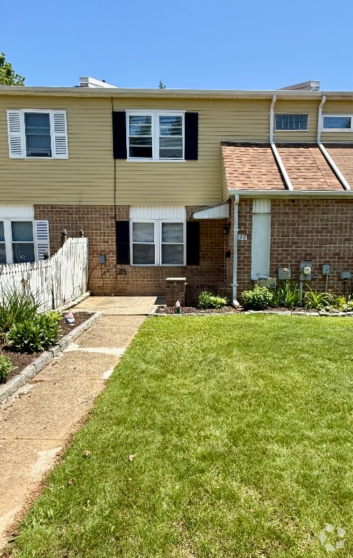 Building Photo - 20 Hollybrooke Dr