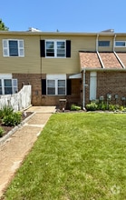 Building Photo - 20 Hollybrooke Dr