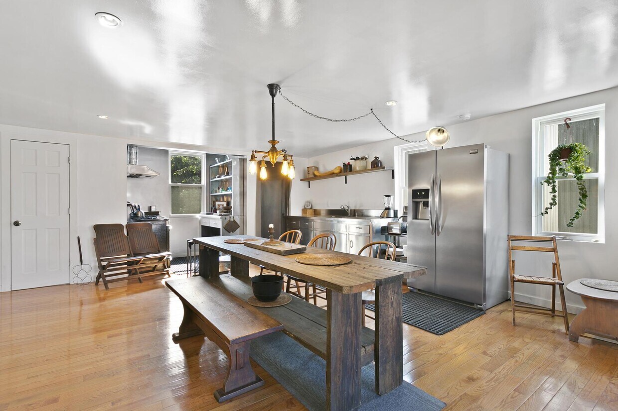 Building Photo - 58-25 57th Street