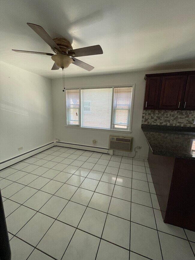 Foto del edificio - 8624 W Carmen Ave