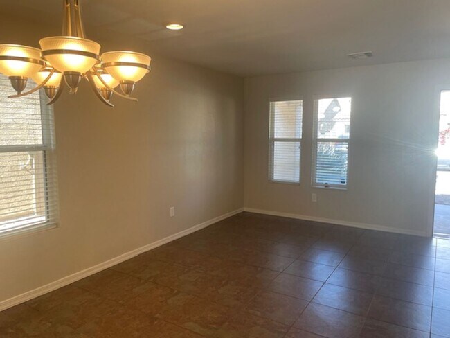 Foto del edificio - Spacious 2 story house