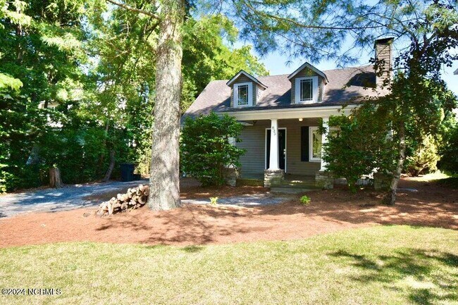 Building Photo - 835 N Ashe St