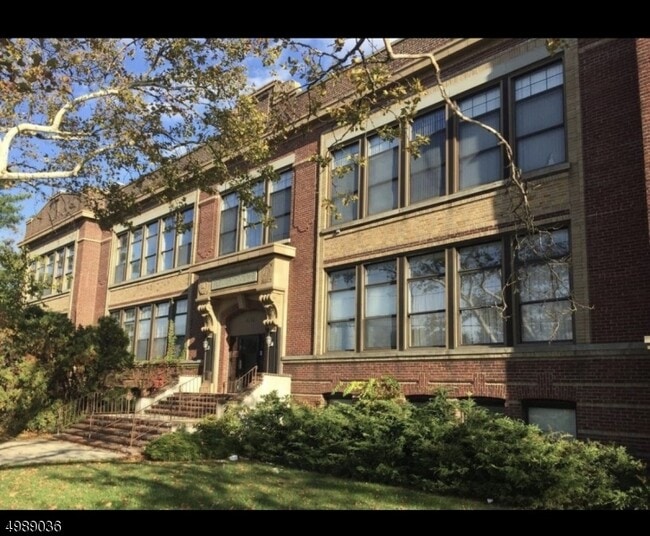 Building Photo - 434 Lawrence St