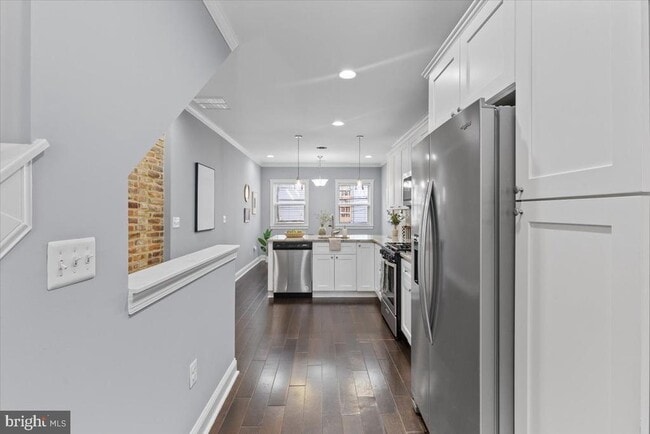 Building Photo - 616 Hyson St