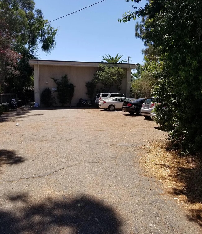 Foto del edificio - 1271 Murray Ave