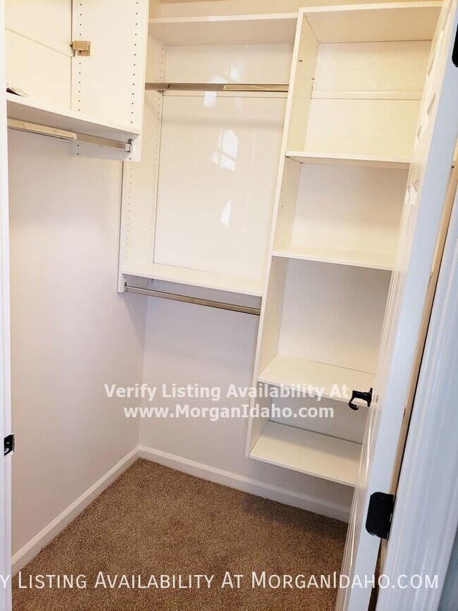 Foto del edificio - 10096 W Garverdale Ln