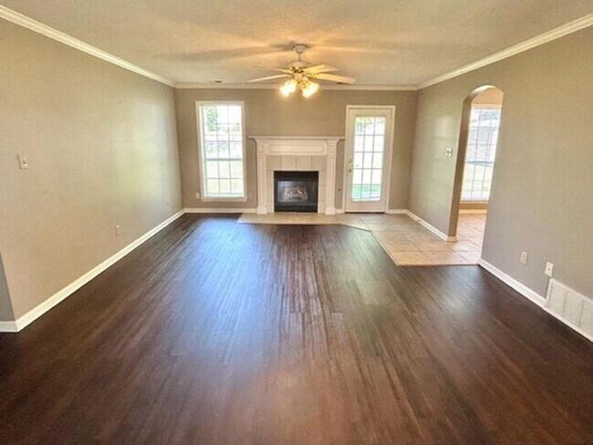 Foto del edificio - Now Leasing a Spacious 4-Bedroom 2 Bath Home