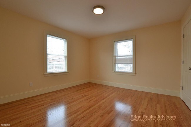 Building Photo - 4 br, 2 bath  - 36 Willow St