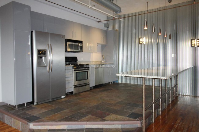 Building Photo - 10 Williams St