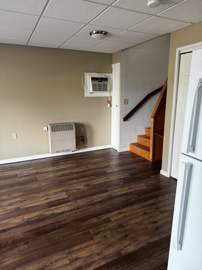 Living room. Gas heater. - 704 Main St