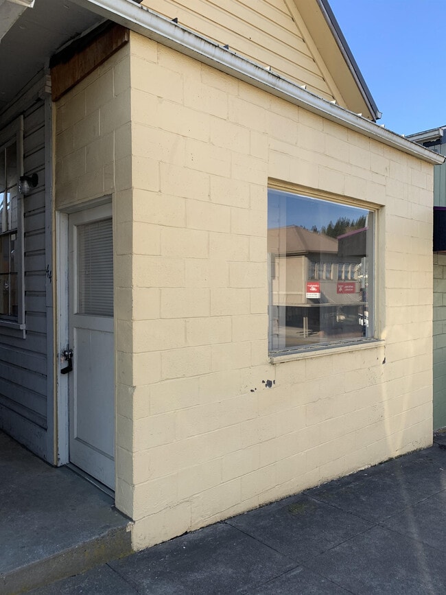 Building Photo - 44 S Nehalem St