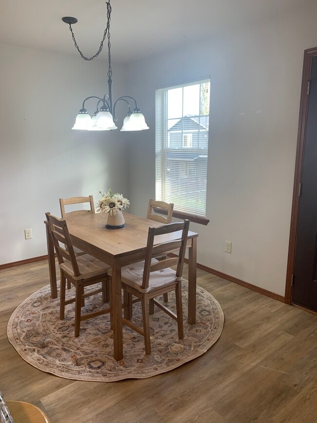 Foto del edificio - 2131 Roper Ln