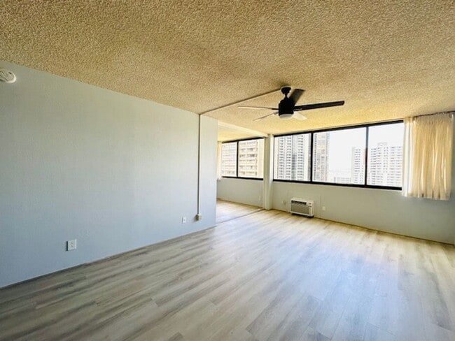 Foto del edificio - 1 Bedroom, 1 Bathroom, 1 Parking (Kukui Pl...