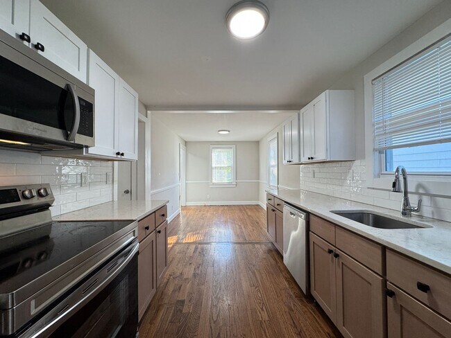 Foto del edificio - Cape Cod Single Family | Just a Block from the Beach!