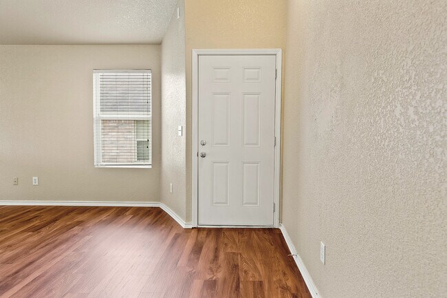 Foto del edificio - 9711 Copper Rock