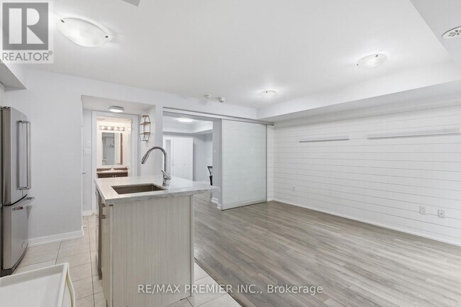 Photo du bâtiment - 2315 Sheppard Ave W