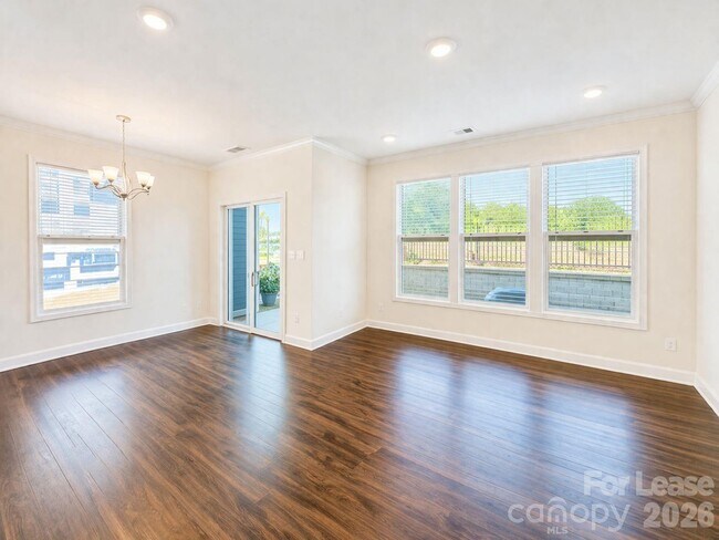 Foto del edificio - 1260 Scarlet Firethorne Ave NW