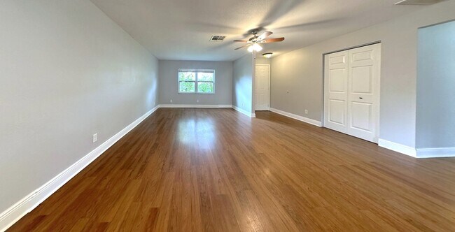 Building Photo - 6475 Cedarbrook Dr