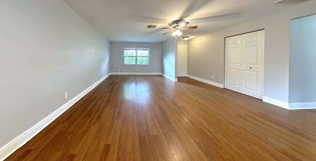 Photo - 6475 Cedarbrook Dr House