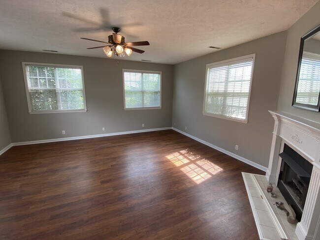 Building Photo - 5864 Mankin McKnight Rd