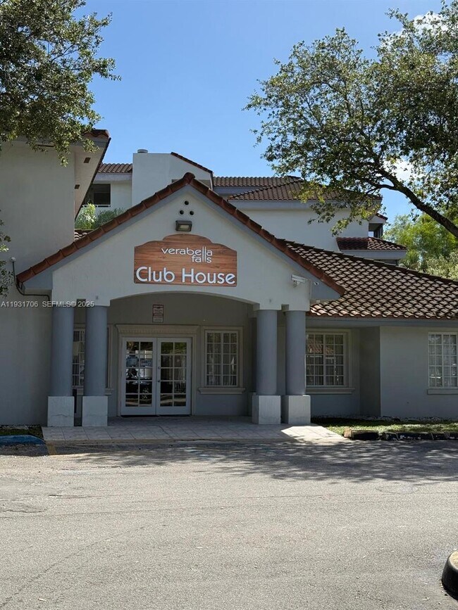 Foto del edificio - 8255 SW 152nd Ave