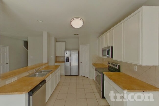 Building Photo - 3005 Glenrose Dr