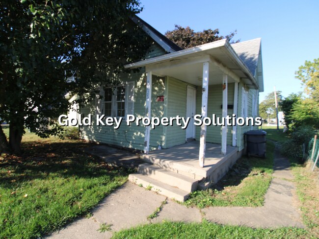 Foto del edificio - Updated 2 BR 1 BA House with Huge Kitchen and Garage (SECTION 8 APPROVED)