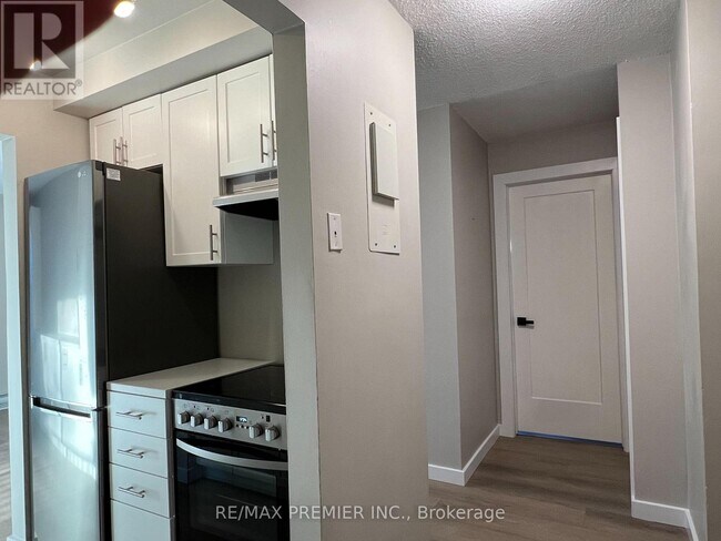 Photo du bâtiment - 25 College St E