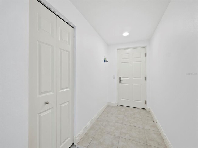 Building Photo - 800 N Tamiami Trl