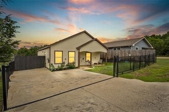 Building Photo - 907 Colorado River Dr
