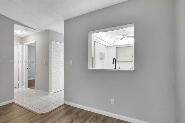 Building Photo - 9413 Boca Cove Cir