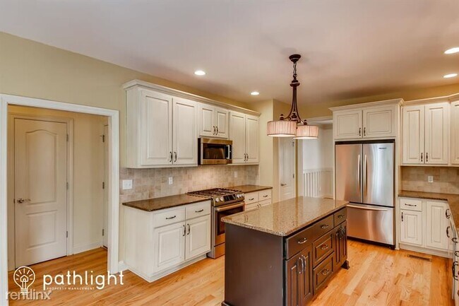Building Photo - 5 br, 3.5 bath House - 214 Highwoods Pkwy