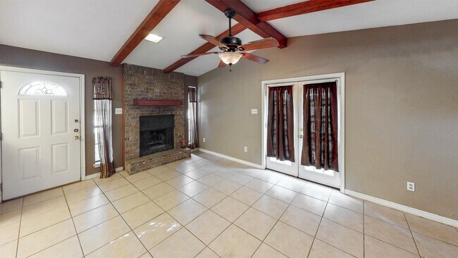 Building Photo - 618 San Saba Ct