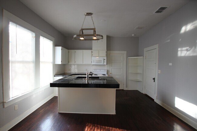 Building Photo - Coming Soon! Charming 3 bedroom home in th...