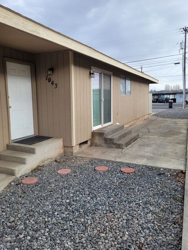Foto del edificio - 1041 / 1043 W Rose Avenue - 1043