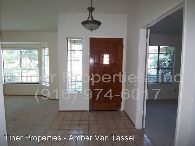 Foto del edificio - 3 br, 2 bath House - 1000 Mayflower Court