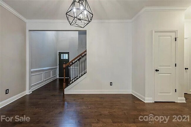 Foto del edificio - 988 Pennington Dr