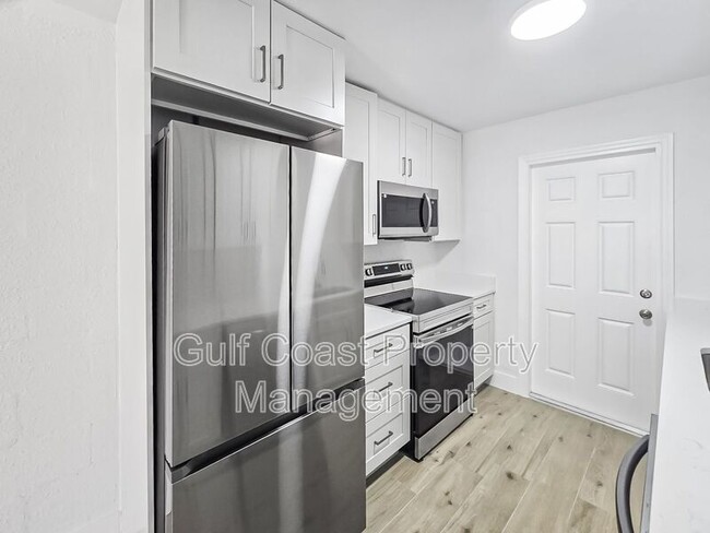 Building Photo - 518 12th St W