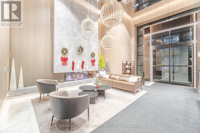 Building Photo - 252 Church St